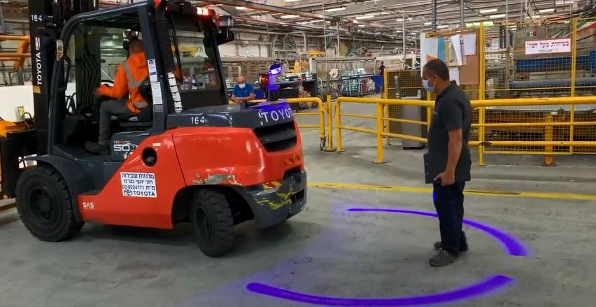 BlueDetect světlo na vozíku – projekce varovného světla za vozík.