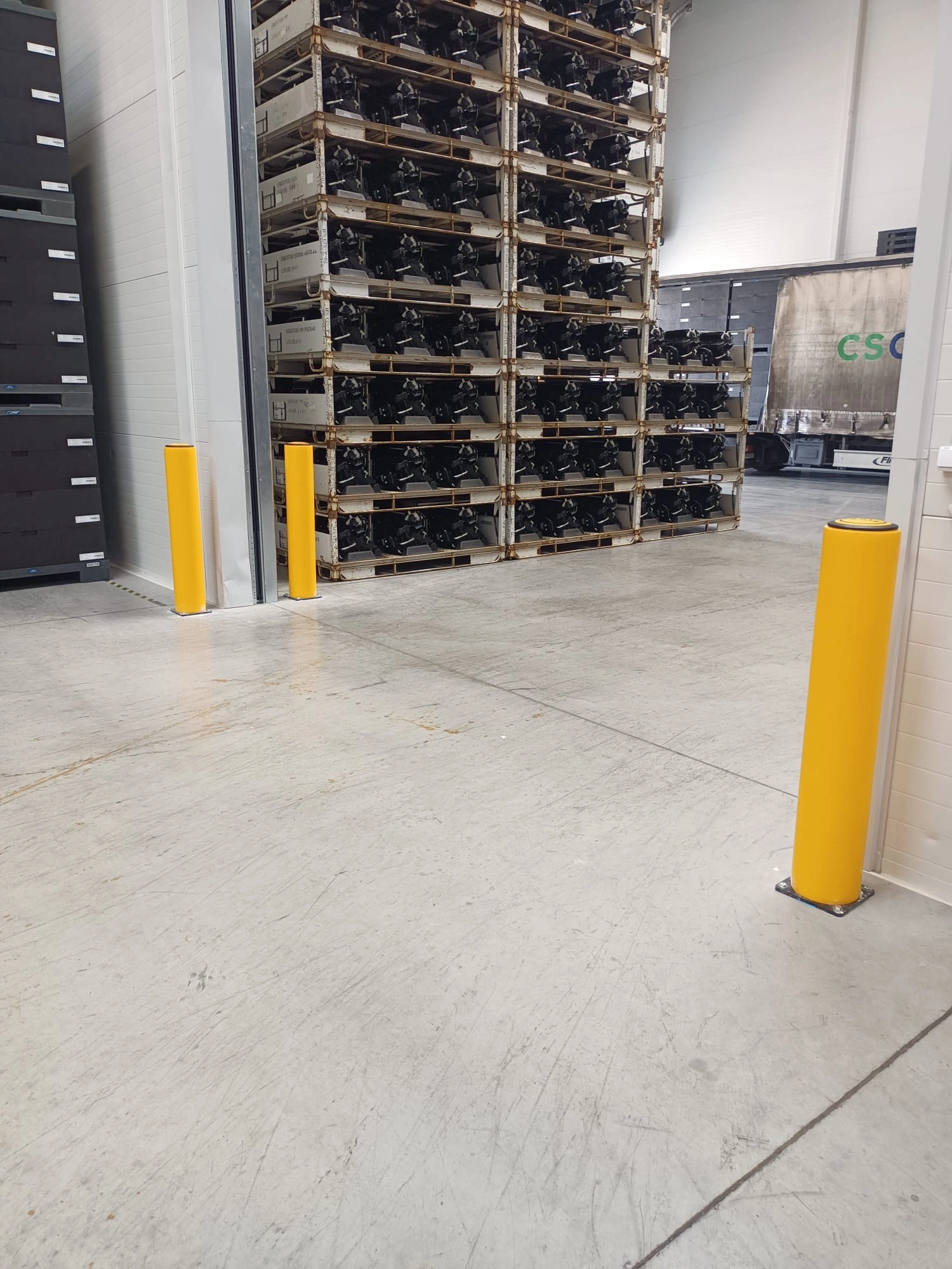 iFlex Bollard A-SAFE – ochrana průjezdu – bezpečnostní bariéra pro frekventované oblasti.
