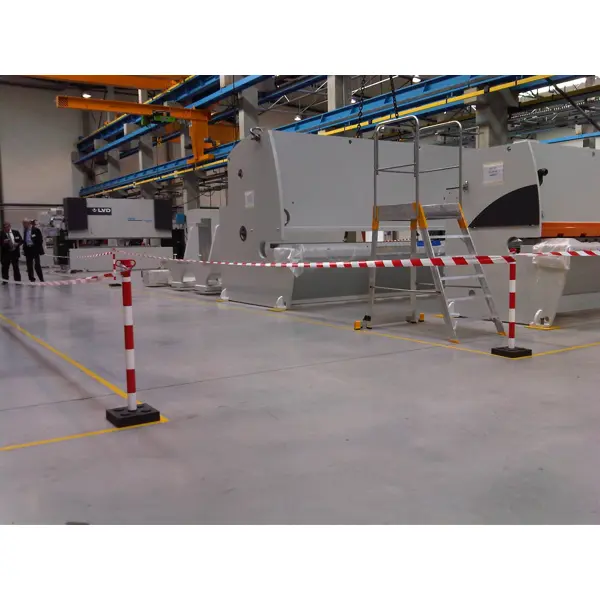 Absperrpfosten Economic mit eckigem Sockel, rot-weiß