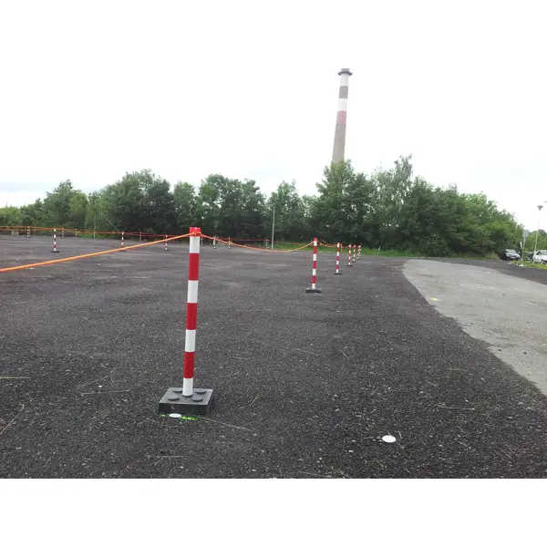 Absperrpfosten Economic mit eckigem Sockel, rot-weiß