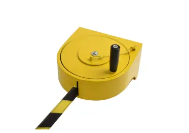 Absperrung, Wandkassette XL NightView – selbstaufwickelndes Band 23 m, gelb-schwarz schraffiert, retroreflektierend