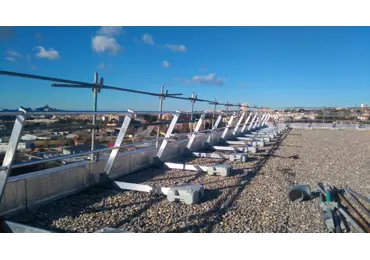 Aluminiumgeländer VarioRail ALU Stabil 24, geneigt – mit durchgehenden Geländerstäben