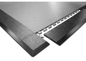 Anfahrleiste–Ecke aus recyceltem PVC, StandardRecycled, 100×100×3-6mm, aufgeraute Oberfläche