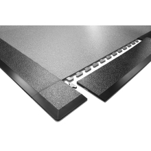 Anfahrleiste–Ecke StandardRecycled aus recyceltem PVC – 100×100×3–6 mm, aufgeraute Oberfläche, grau