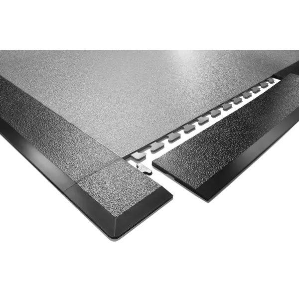 Anfahrleiste–Ecke StandardRecycled aus recyceltem PVC – 100×100×3–6 mm, aufgeraute Oberfläche, grau