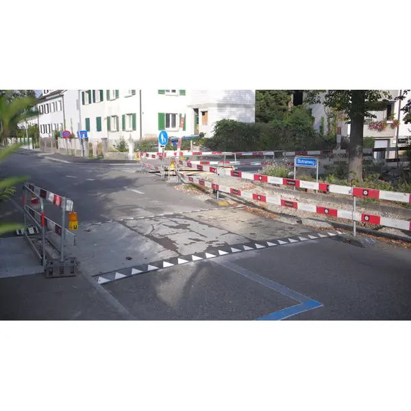 Auffahrrampe Silence für Stahlplatten mit Magneten – recycelter Gummi, Schwarz, 400×1000×42 mm