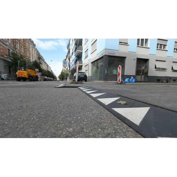 Auffahrrampe Silence für Stahlplatten mit Magneten – recycelter Gummi, Schwarz, 400×750×42 mm