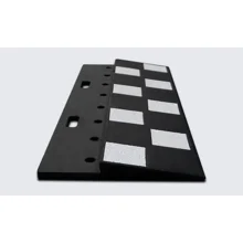 Auffahrrampe Silence für Stahlplatten mit Magneten – recycelter Gummi, Schwarz, 400×750×42 mm
