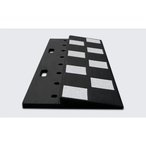 Auffahrrampe Silence für Stahlplatten mit Magneten – recycelter Gummi, Schwarz, 400×750×42 mm