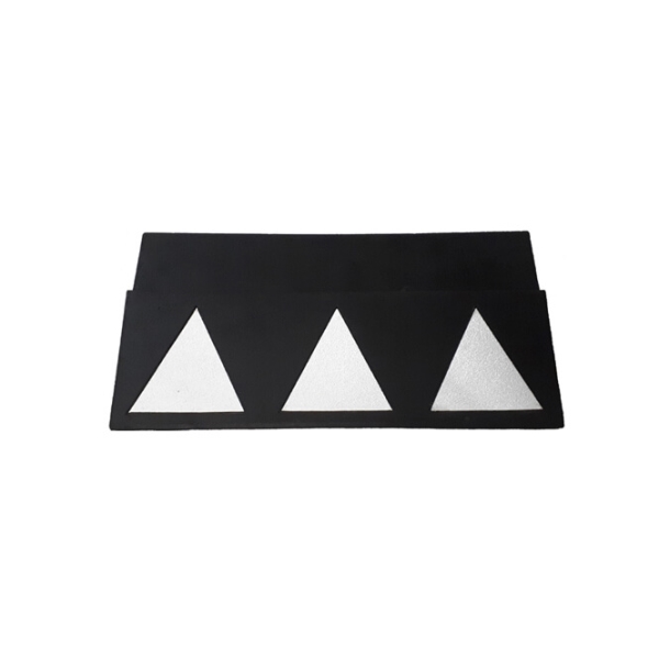 Auffahrrampe Silence für Stahlplatten – recycelter Gummi, Schwarz, 400×750×42 mm