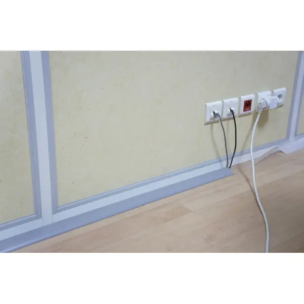 Begehbarer Kabelschutz, PVC – 2000×70×15 mm