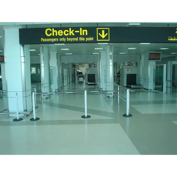 Mobilný zahradzovací stĺpik Popular Basic, biela – samonavíjacie pásmo 2,3 m, zelená