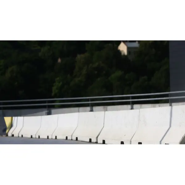 Betonschutzplanke 50 HS01CSB, verkürzt, schraffiert–Mittelstück, gelb–schwarz, 1000×440×500 mm