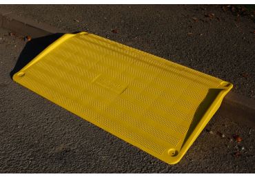 Bordstein-Auffahrrampe Safekerb – gelb, 1265×747 mm