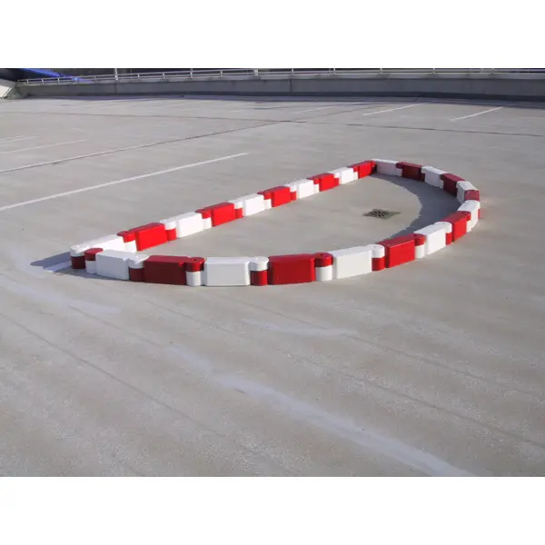 Bordstein aus recyceltem Gummi Twist – rot, 580 mm