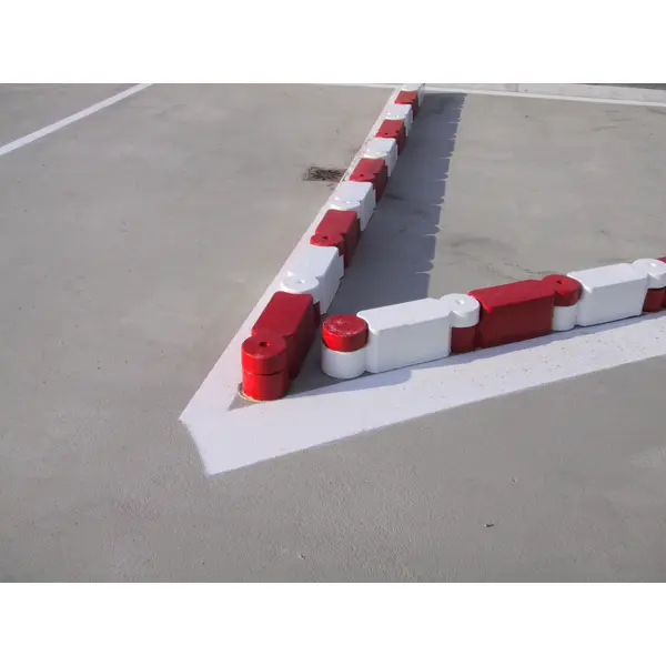 Bordstein aus recyceltem Gummi Twist – rot, 580 mm