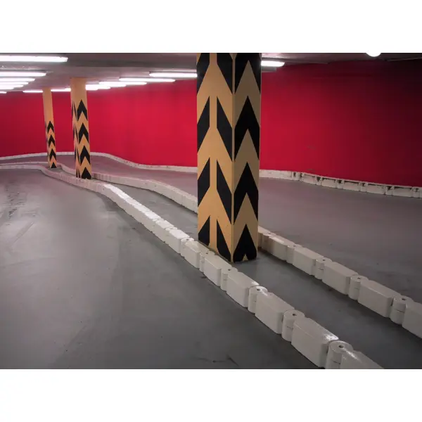 Bordstein aus recyceltem Gummi Twist – schwarz, 580 mm