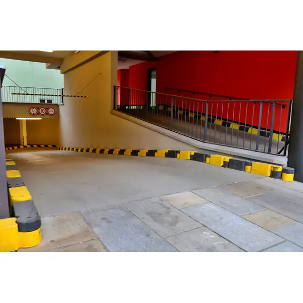 Bordstein aus recyceltem Gummi Twist – weiß, 580 mm