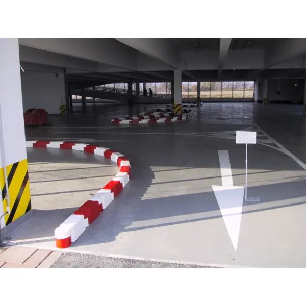 Bordstein aus recyceltem Gummi Twist – weiß, 580 mm