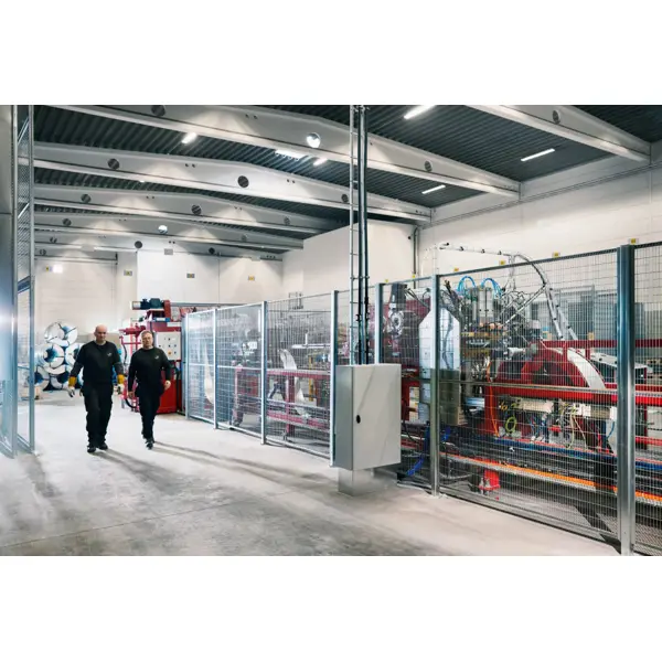 Draht- und Stahlgitter Modul Vario mit Länge 10m und mehr – Maschendraht 100×20mm, Draht D.2,5mm, Ständer 60×60×2350mm, verzinkt, H.2350mm