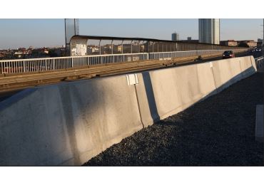 Einseitige Betonschutzplanke TYP100, verkürzt – Mittelstück, 2000×549×1000 mm