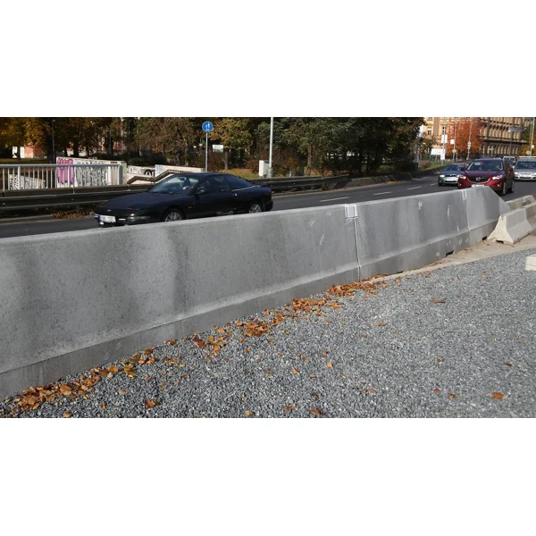 Einseitige Betonschutzplanke TYP80, verkürzt – Mittelstück, 2000×549×800 mm