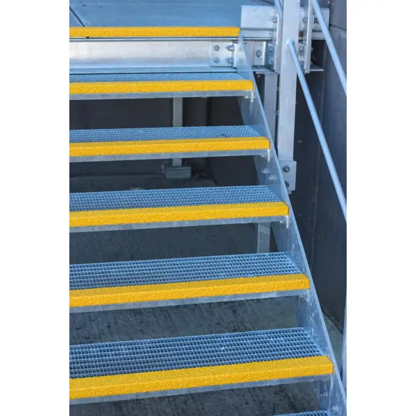 GFK-Antirutsch-Treppenkantenprofil Medium – eng, 70x1000x30 mm, Dicke 3,8 mm, gelb