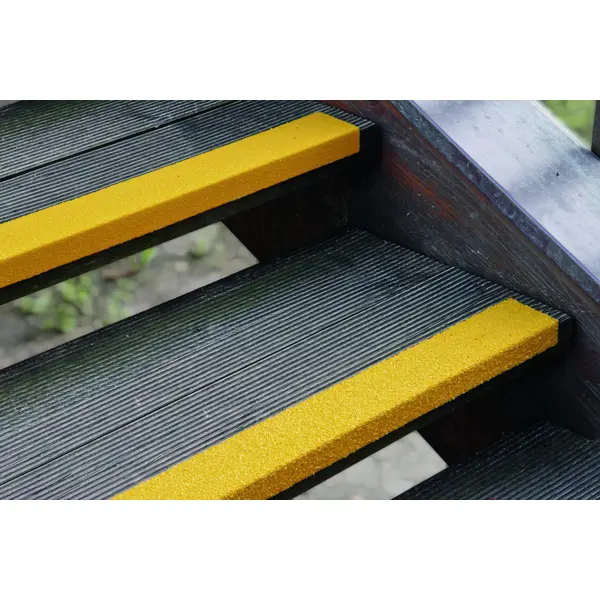 GFK-Antirutsch-Treppenkantenprofil Medium – eng, 70x1000x30 mm, Dicke 3,8 mm, gelb
