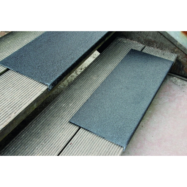 GFK-Antirutsch-Treppenkantenprofil Premium – breit, 230x800x30 mm, Dicke 3,8 mm, schwarz