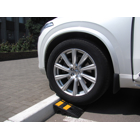 Gummiauffahrrampe mit reflektierenden Streifen, hoch – 600×360×150 mm, schwarz-gelb