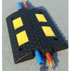Gummibremse – Kabelübergang 30 km/h, 30 t – 500×300×55,6 mm, schwarz-gelb