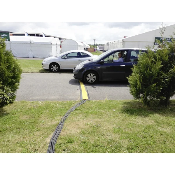 Kabelbrücke, 20 t – 910×500×45 mm, gelb-schwarz