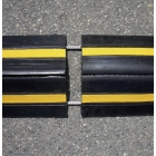 Kabelbrücke, 5 km/h, 40 t, Eckstück 45° – 180×240×70 mm, gelb-schwarz