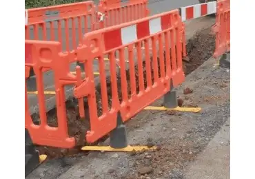 Mobile Kunststoffabsperrung Avalon mit Sockel Clearpath – 1000×2000 mm, orange, Reflexsteifen