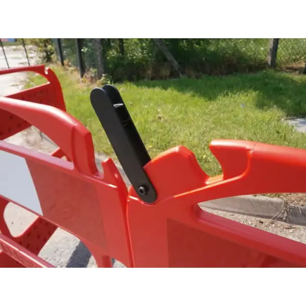 Mobile zusammenlegbare Kunststoff-Schachtabsperrung Safegate, 4 Segmente – rot