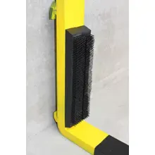 Mobiler Magnet-Prallschutz für Flurfördertechnik mit Gummiborsten – 540×120×50 mm