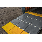 Modulare Auffahrrampe – Tragkraft 2 t, 1850×400×79 mm, gelb-grau