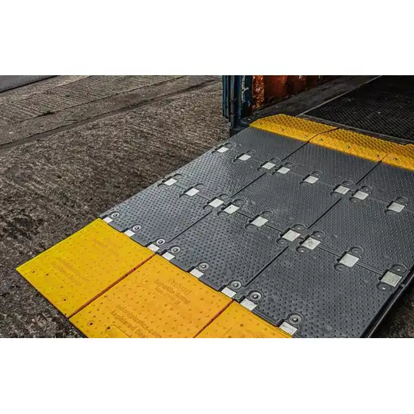 Modulare Auffahrrampe – Tragkraft 2 t, 1850×400×79 mm, gelb-grau