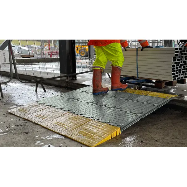 Modulare Auffahrrampe – Tragkraft 2 t, 1850×400×79 mm, gelb-grau