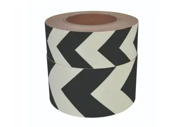 Nachleuchtendes Boden- und Wandband (mit Antirutsch-Oberfläche) – PVC, schwarze richtungsweisende Streifenmarkierung