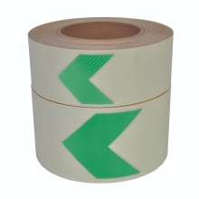 Nachleuchtendes Boden- und Wandband, Richtungspfeil – PVC, grün, 50 mm × 10 m