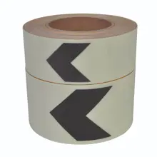 Nachleuchtendes Boden- und Wandband, Richtungspfeil – PVC, schwarz, 75 mm × 10 m