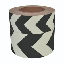 Nachleuchtendes Boden- und Wandband, richtungsweisende Streifenmarkierung – PVC, schwarz, 75 mm × 10 m