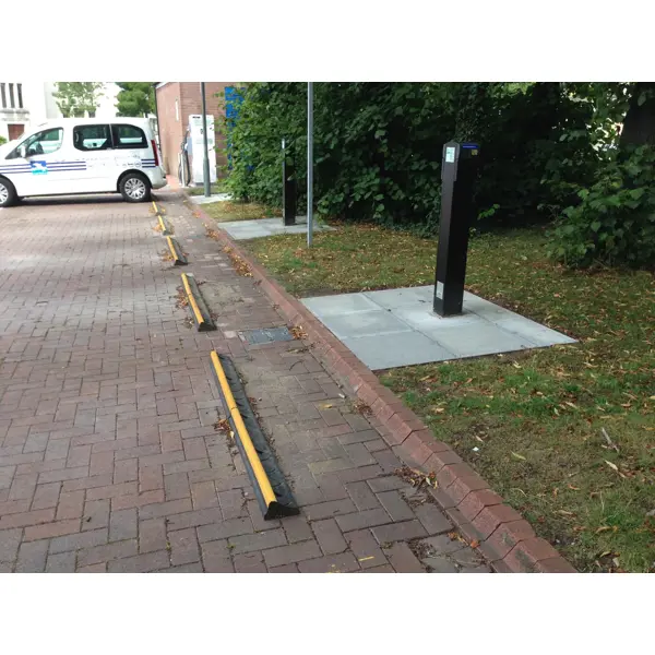 Parkstopper für Pkw und Kleintransporter WheelStop 1000 – 1000×140×80 mm, schwarz-gelb