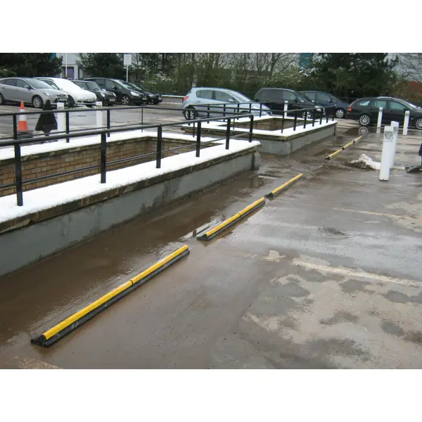 Parkstopper für Pkw und Kleintransporter WheelStop 1000 – 1000×140×80 mm, schwarz-gelb