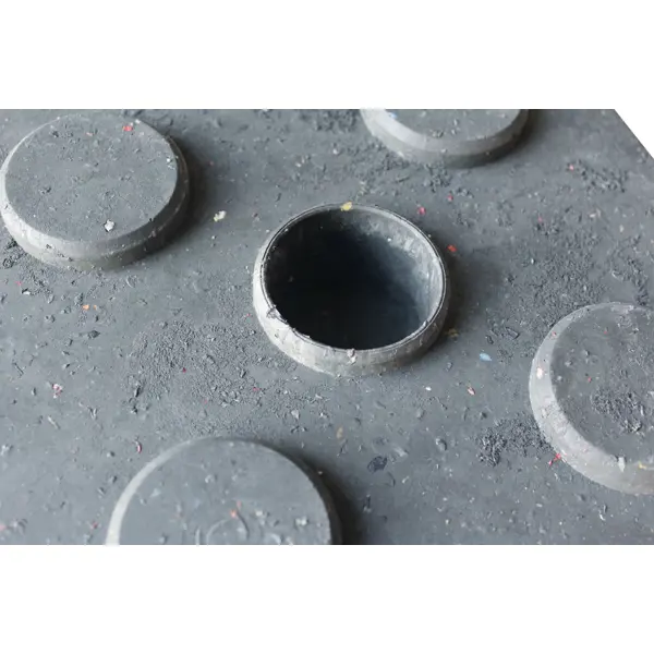 Pfostensockel Economic / Unterlegplatte (Würfelform) mit Loch 48 mm