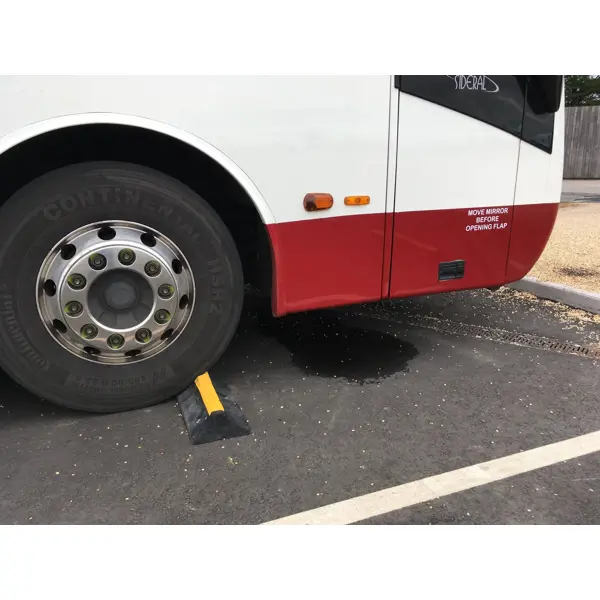 Prallschutz BusStop aus recyceltem Gummi