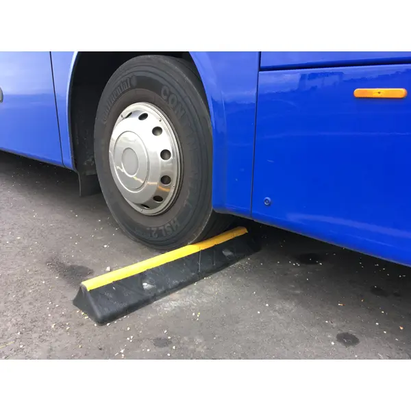 Prallschutz BusStop aus recyceltem Gummi