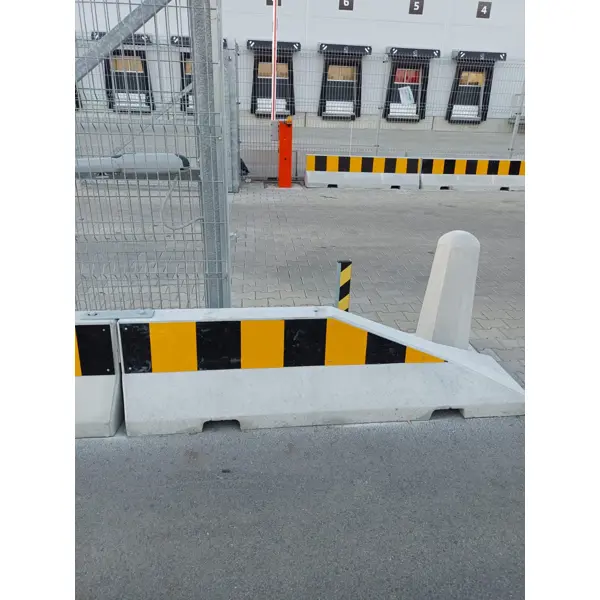 Reflektierender Kleber für durchgehende Betonschutzwände, Streifen – gelb-schwarz, 240×1540 mm