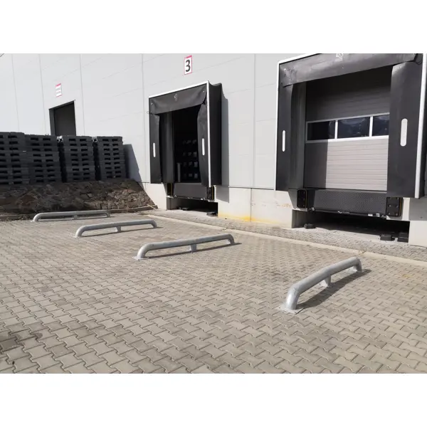 Reifenleitboard für LKW, verzinkter Stahl, L. 2620 mm, H. 260 mm, DM. 140 mm, S. 3 mm (Paar)